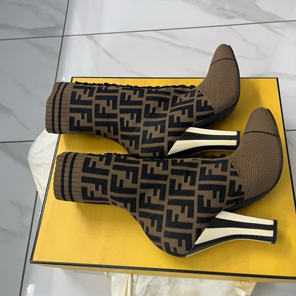 Fendi Booties, Size 38, original receipt. - Picture 3 of 8